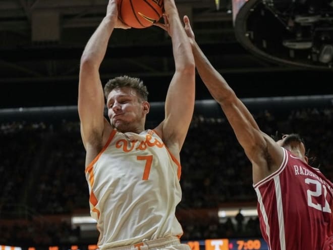 How Tennessee ‘manhandled’ Arkansas in SEC opener