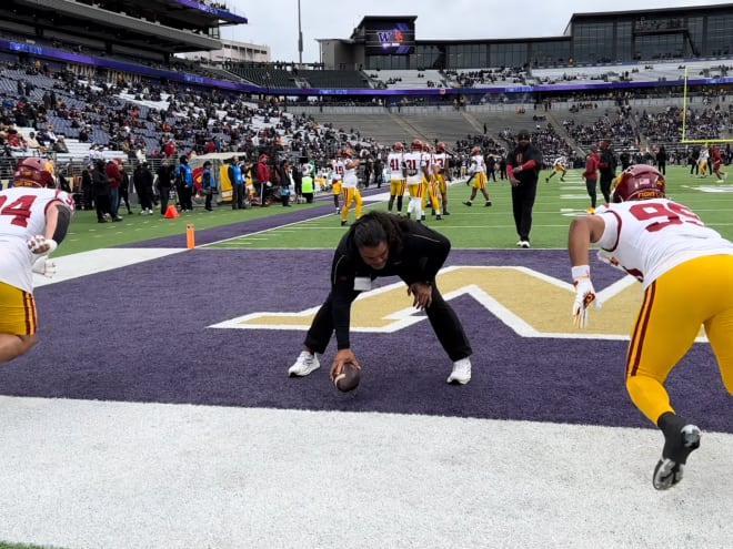 Check out the pregame sights and sounds as USC warms up at Washington