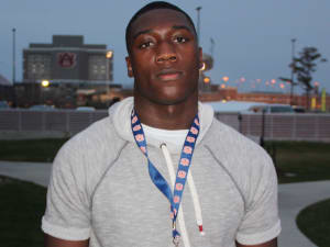 Top in-state linebacker recruits, friends in Auburn for visit