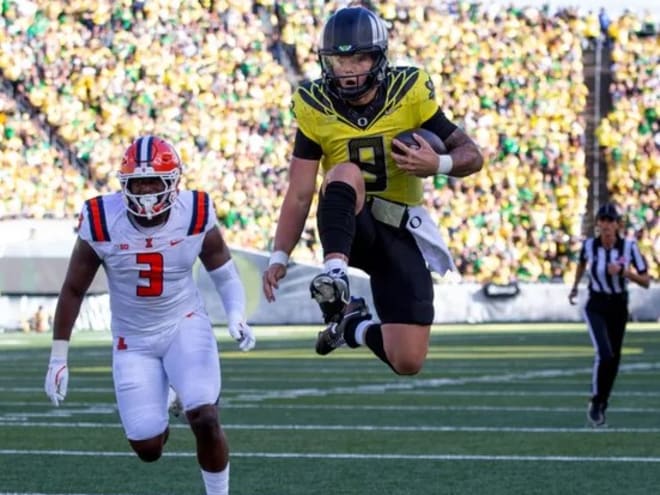 Oregon players react to win over Illinois