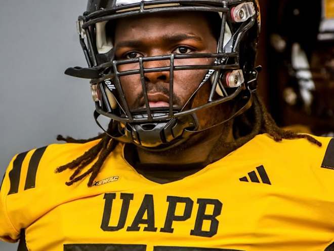Versatile transfer offensive lineman pledges to Temple