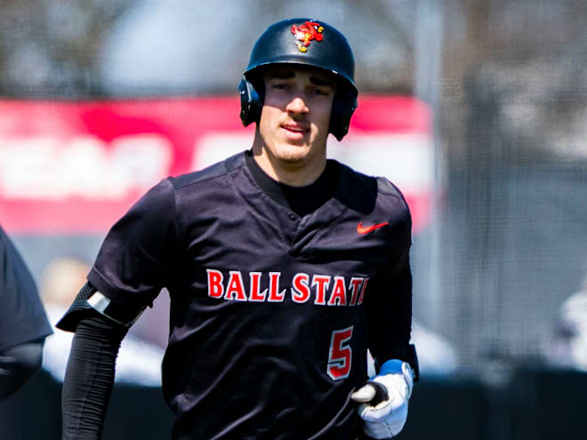 Arkansas nabs All-American transfer shortstop