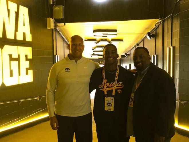 Hawkeyes offer Class of 2023 QB Chris Parson
