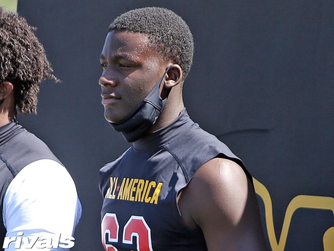 4-star DE will be in recruiting section tomorrow, mulling UM official visit