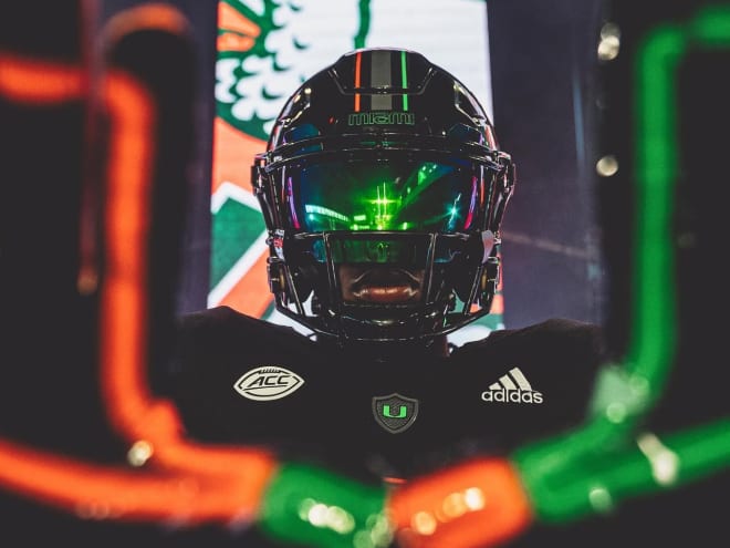 The 2025 Class: Local four-star DB  Amari Wallace signs with Miami