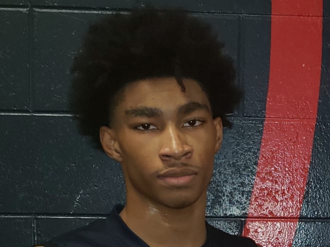 Izzo adds dynamic combo guard Akins to Class of 2021