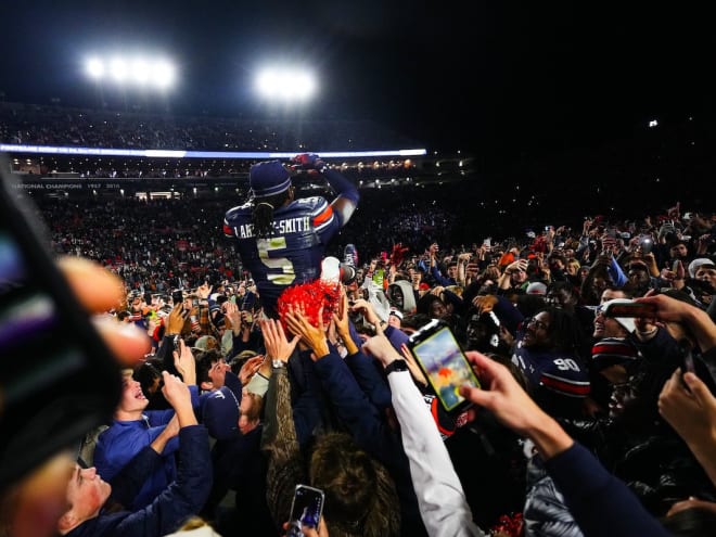 VIDEO: Auburn storms field