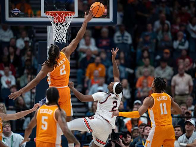 Vols had bevy of heroes in final 10 minutes of SEC semi win over Auburn