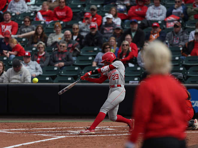 SB Super Regional: Huskers and Vols split, set up winner-take-all Game 3