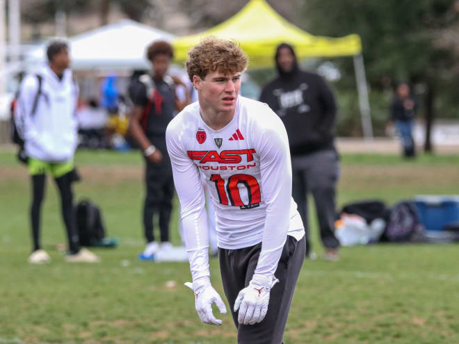 Recruiting round-up: UCLA pass-catching targets discuss Bruins’ interest