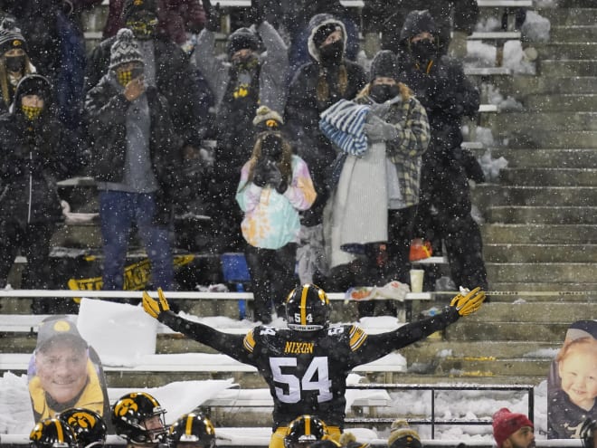 Nixon, Linderbaum earn FWAA All-American honors