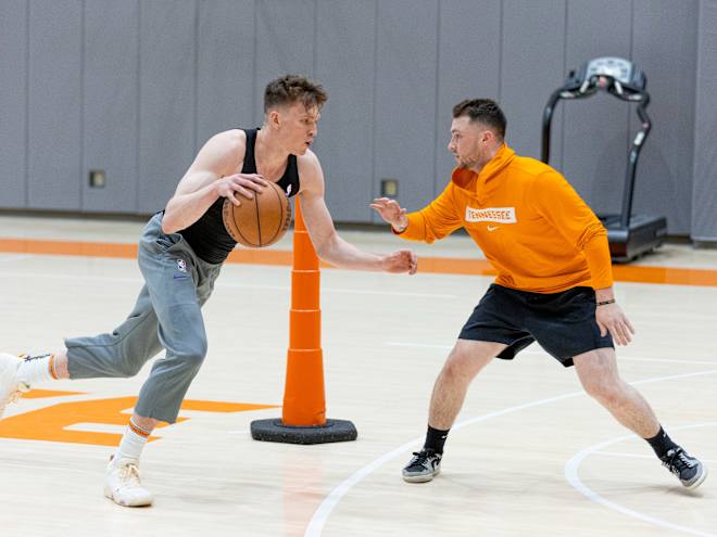 Tennessee basketball star Dalton Knecht back in Knoxville after year in NBA