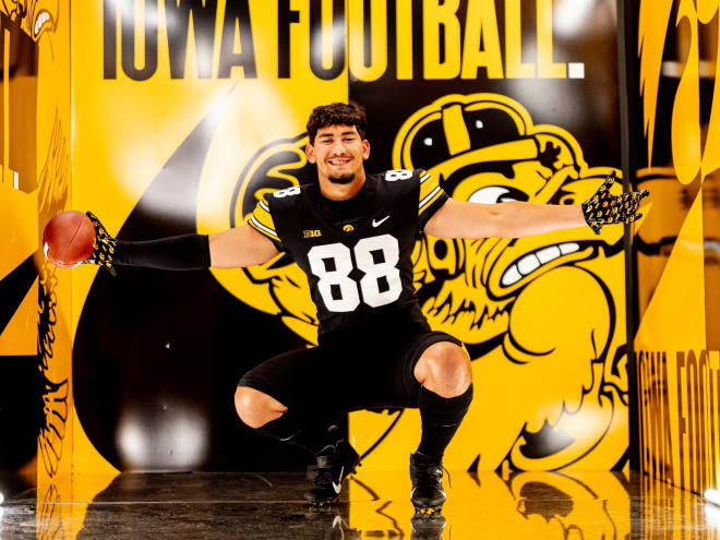 Four-Star DL Iose Epenesa Signs with Iowa