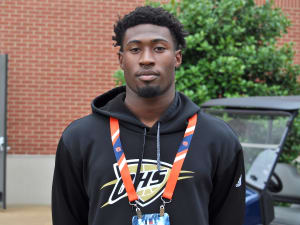 Auburn 'up on the list' for 4-star defensive end