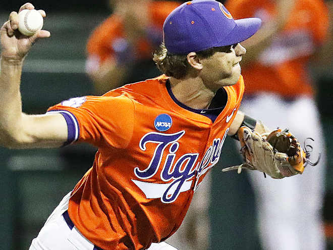 No. 23 West Virginia rallies to beat No. 11 Clemson 9-6