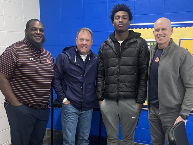 Auburn checks in with DE commit