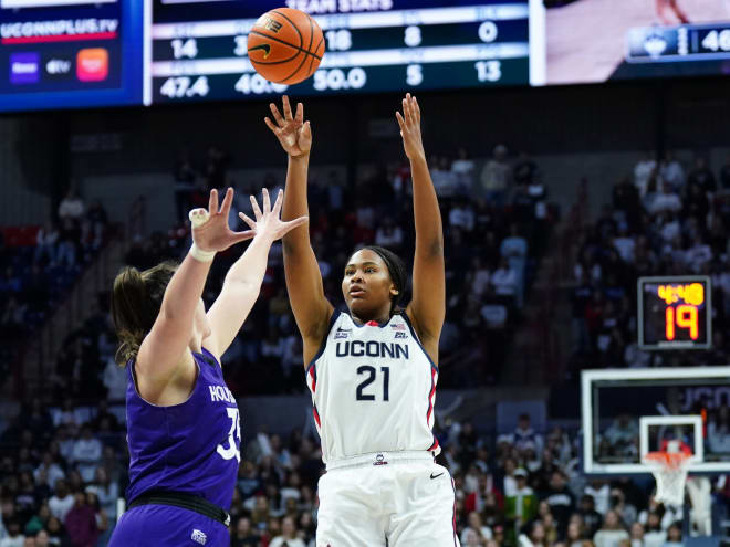 No. 2 UConn Women’s Hoops crush Crusaders with second-half jolt