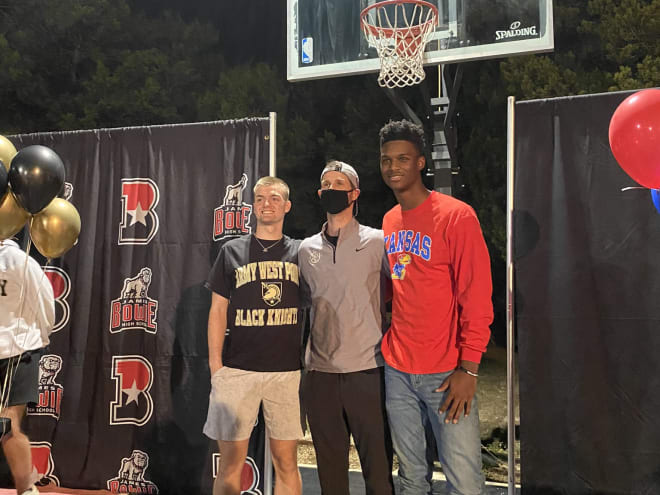 Four-star PF K.J. Adams signs with Kansas