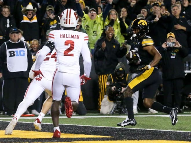 Defensive Snap Count Breakdown: Wisconsin vs. Iowa