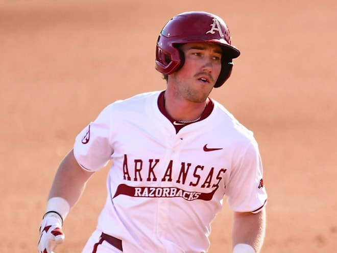 Arkansas storms back to beat Charlotte, 11-10