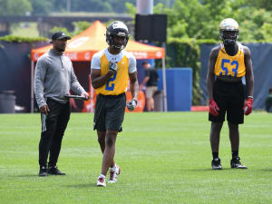 Top 2021 target works with Pitt coaches at camp