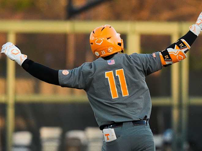 Live updates, discussion: No. 17 Tennessee at No. 8 Arkansas (Game 1)