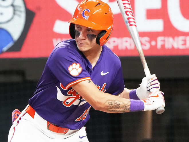 No. 8 Clemson jumps out early to blast No. 12 Arizona 16-5