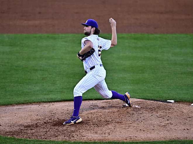 LSU Baseball leaves no doubt in 11-1 run-rule win over UNO