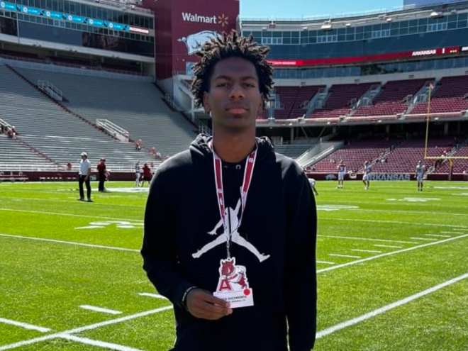 2026 WR decommits from Arkansas
