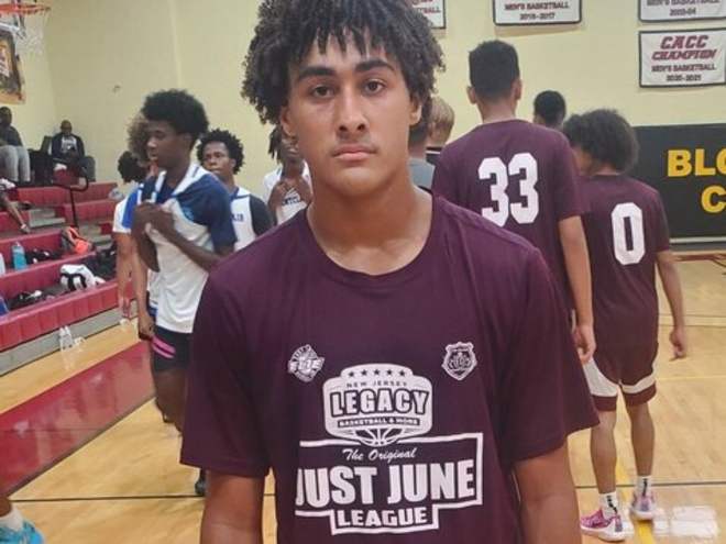 Rivera makes college pick