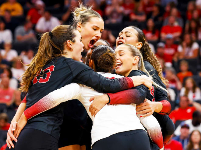 Recap: No. 5 Stanford WVB wins gritty match against No. 18 Minnesota