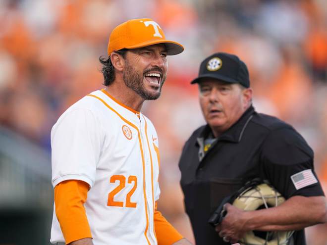 Tennessee coach Tony Vitello ejected after letting all four umpires hear it