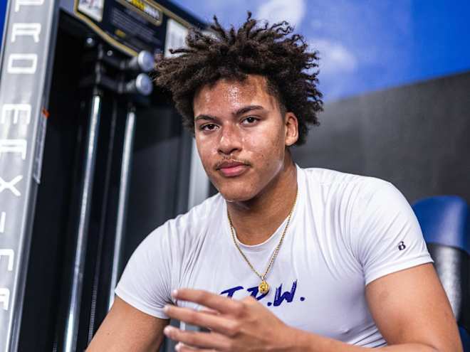 Texas EDGE rusher secures first P4 offer while in Ames