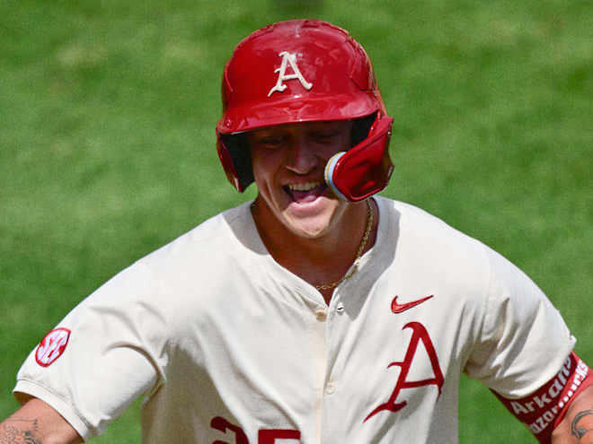 Razorbacks use longball to win Game 3, sweep Texas