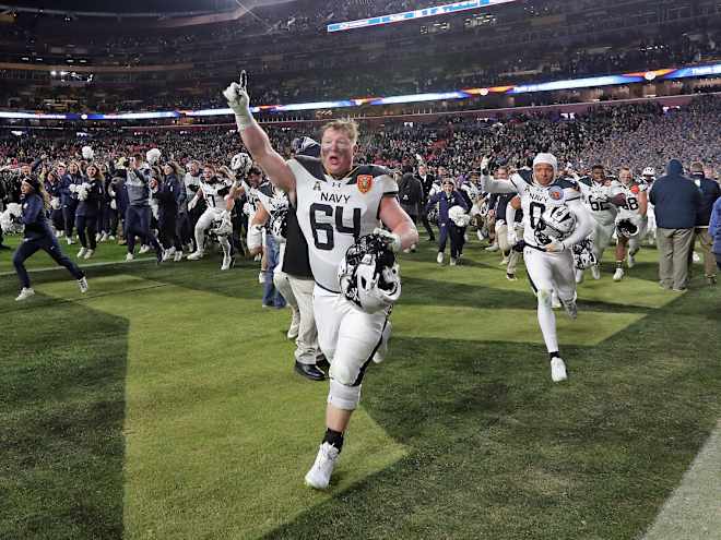 Offensive Line Focuses on Continuity and Communication This Spring