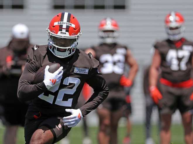 Browns sign former Tennessee running back Dylan Sampson