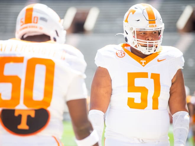 Tennessee offensive lineman Vysen Lang to enter transfer portal