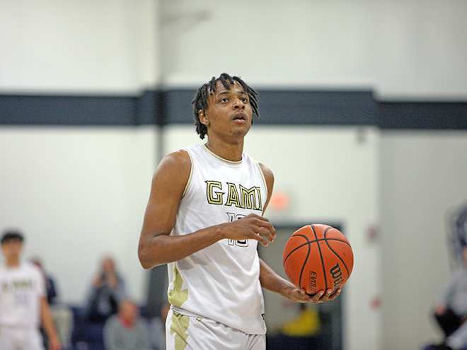 Davis makes college pick