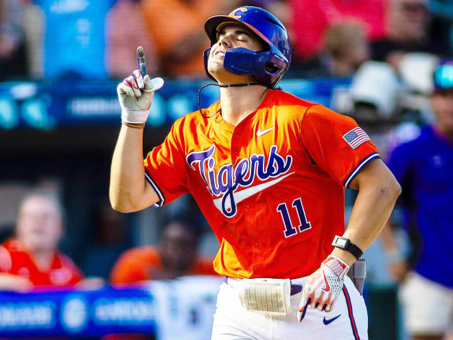 No. 3 Clemson rallies to beat Louisville 8-7