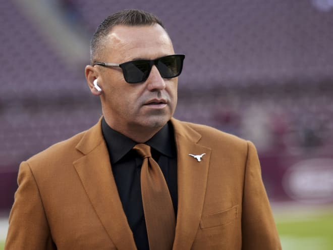 Report: Steve Sarkisian signs extension with Texas