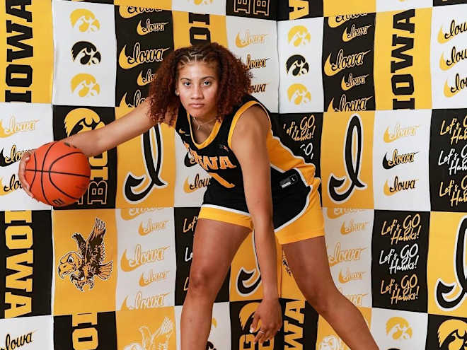 COMMIT: Iowa WBB Adds Emely Rodriguez