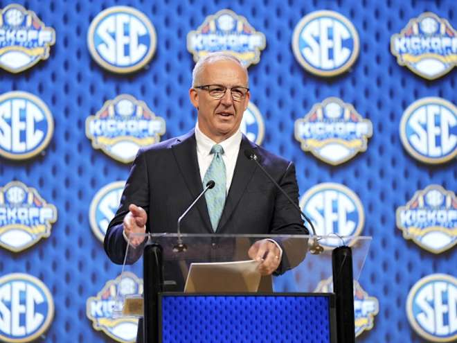 Just a Bit Outside:  Texas finally has elite leaders getting their back