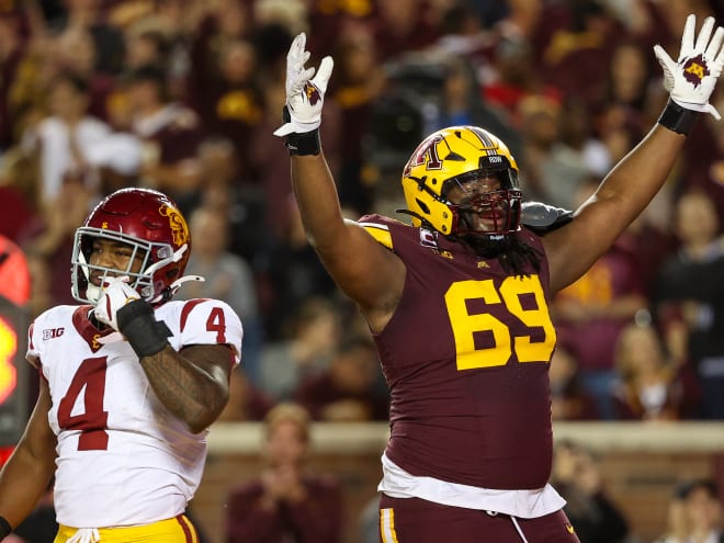 Minnesota OL Aireontae Ersery named Big Ten Offensive Lineman of the Year