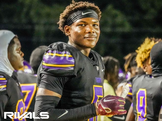 LOOK: Tennessee football 5-star WR target Tristen Keys on official visit