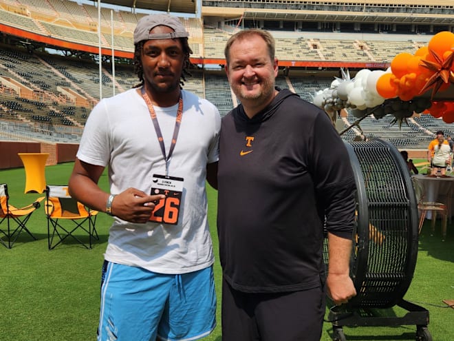 Tennessee football named a finalist for 4-star DE committing on Sunday