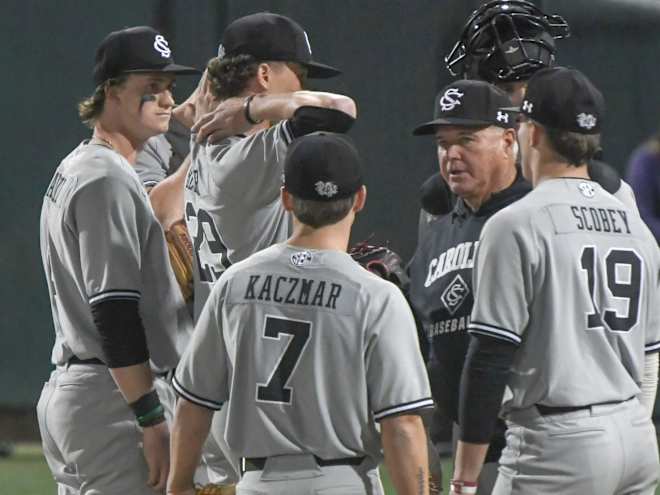 South Carolina baseball starts slow, rallies past Davidson for 7-3 win