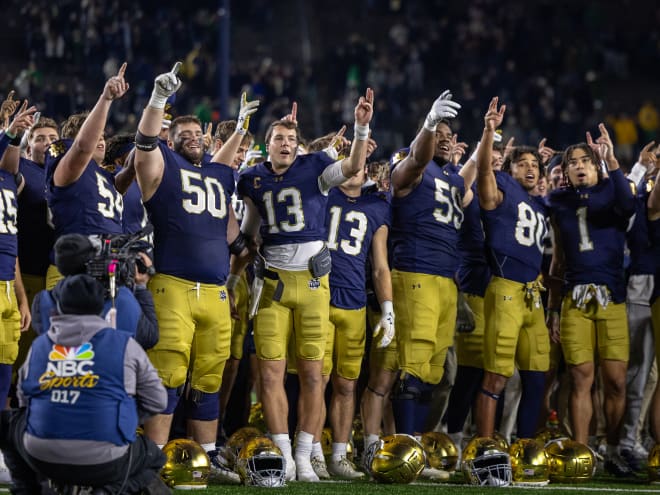 Notre Dame football moves up in the polls and beyond the Kelly comparisons