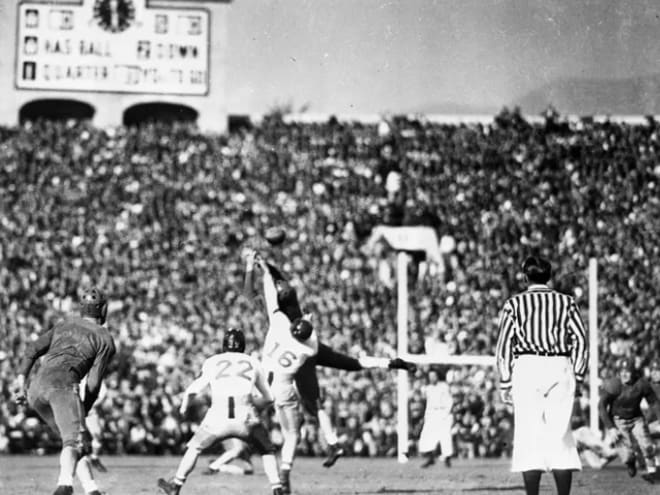 1936 Rose Bowl: SMU Triumphs in Defensive Battle Against Stanford