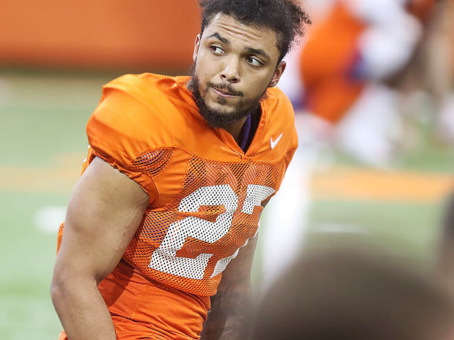 Clemson running back hits the transfer portal