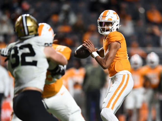 Vegas: Tennessee football opens as over 10-point favorites at Vanderbilt